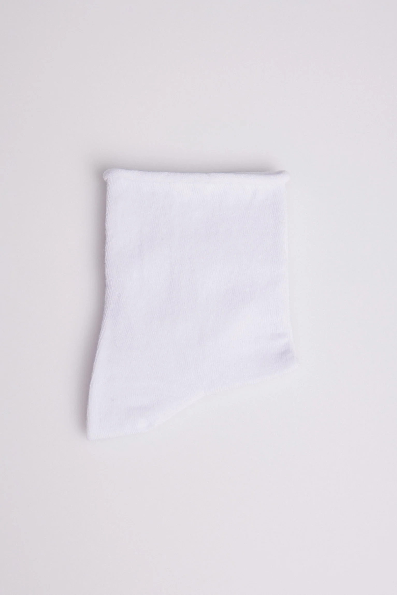 Chaussettes respirantes blanches sans revers – Image 2