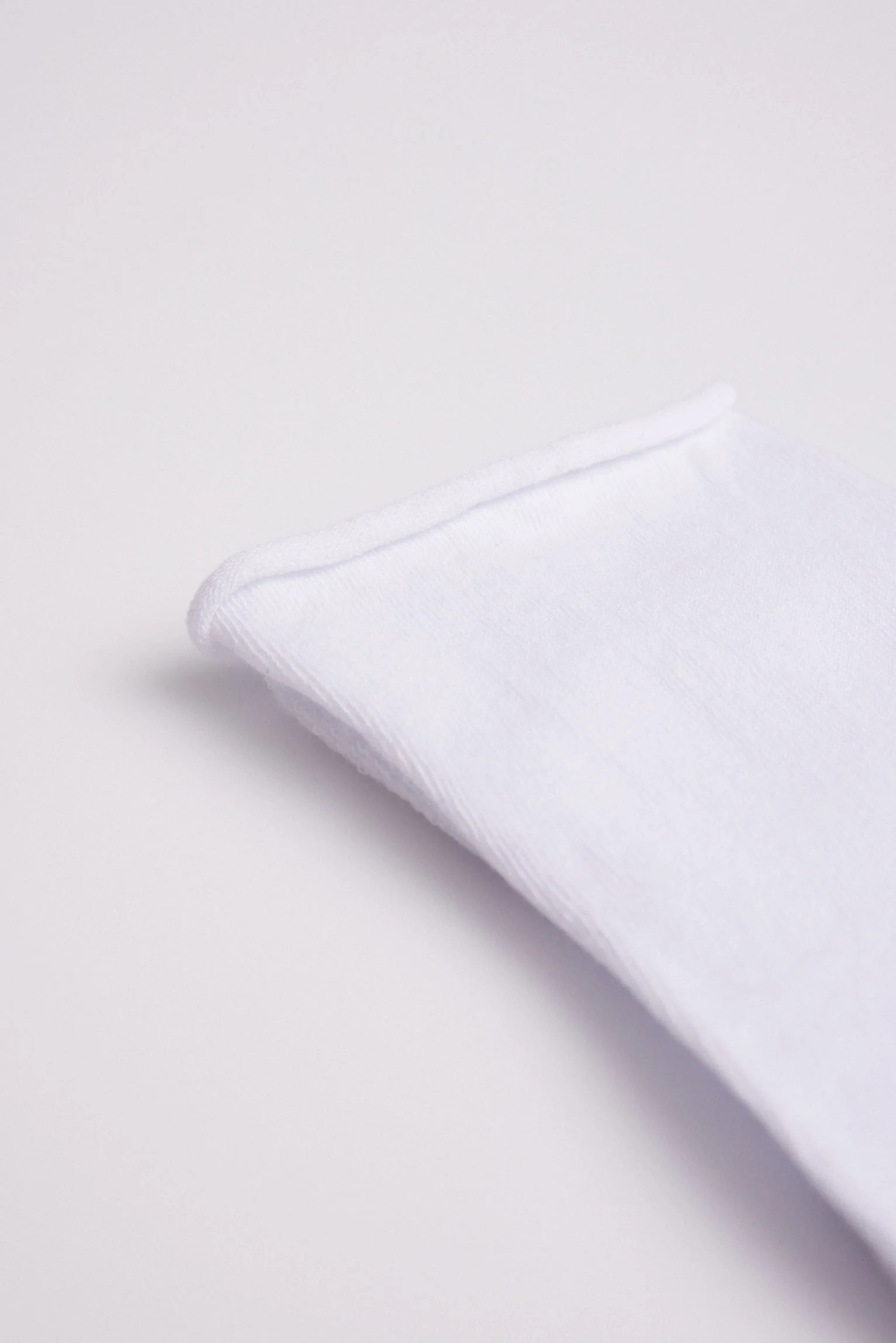 Chaussettes respirantes blanches sans revers – Image 3