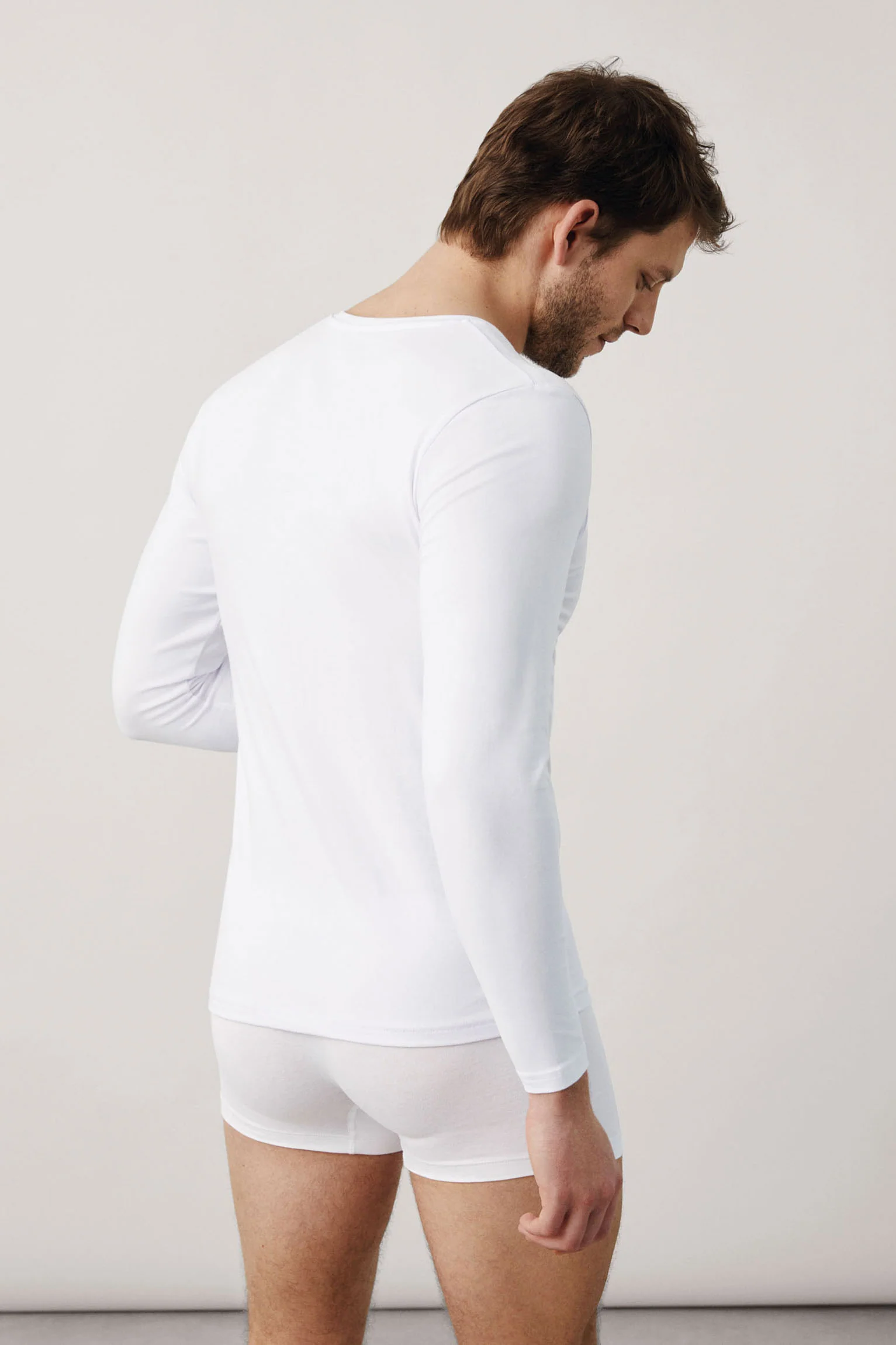 Maillot de corps blanc à manches longues et col en V – Image 3