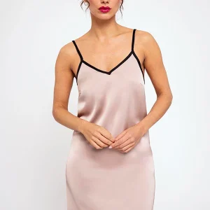 Chemise de nuit courte en satin rose pour femme | MUYDEMI