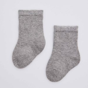 Chaussettes classiques en coton gris