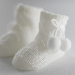 Chaussettes nouveau-né perles ivoire à pompons