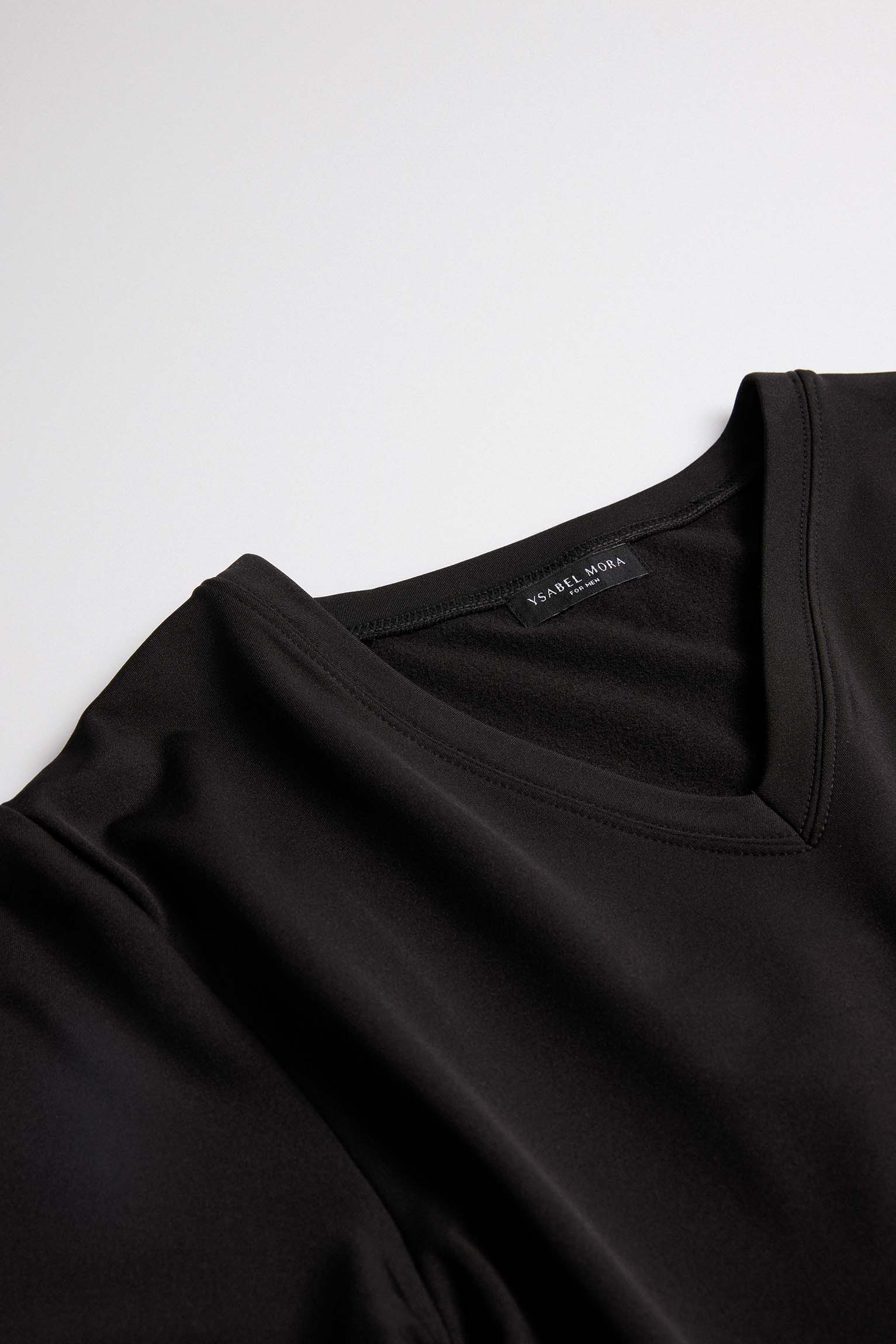 T-shirt sous-vêtement thermique noir à manches courtes et col en V – Image 5