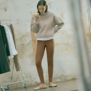 Leggings effet métallisé et pull marron