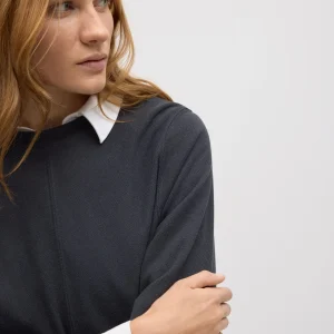 Pull chaud à col rond avec une texture anthracite