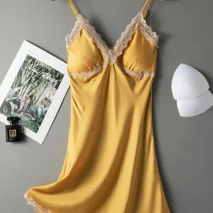 Nuisette Romantique Élégante en Col V Or Signature