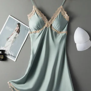 Nuisette Romantique Élégante en Col V Azur | Atelier Lingerie