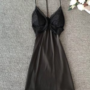 Nuisette Raffinée en Dentelles Noir Signature