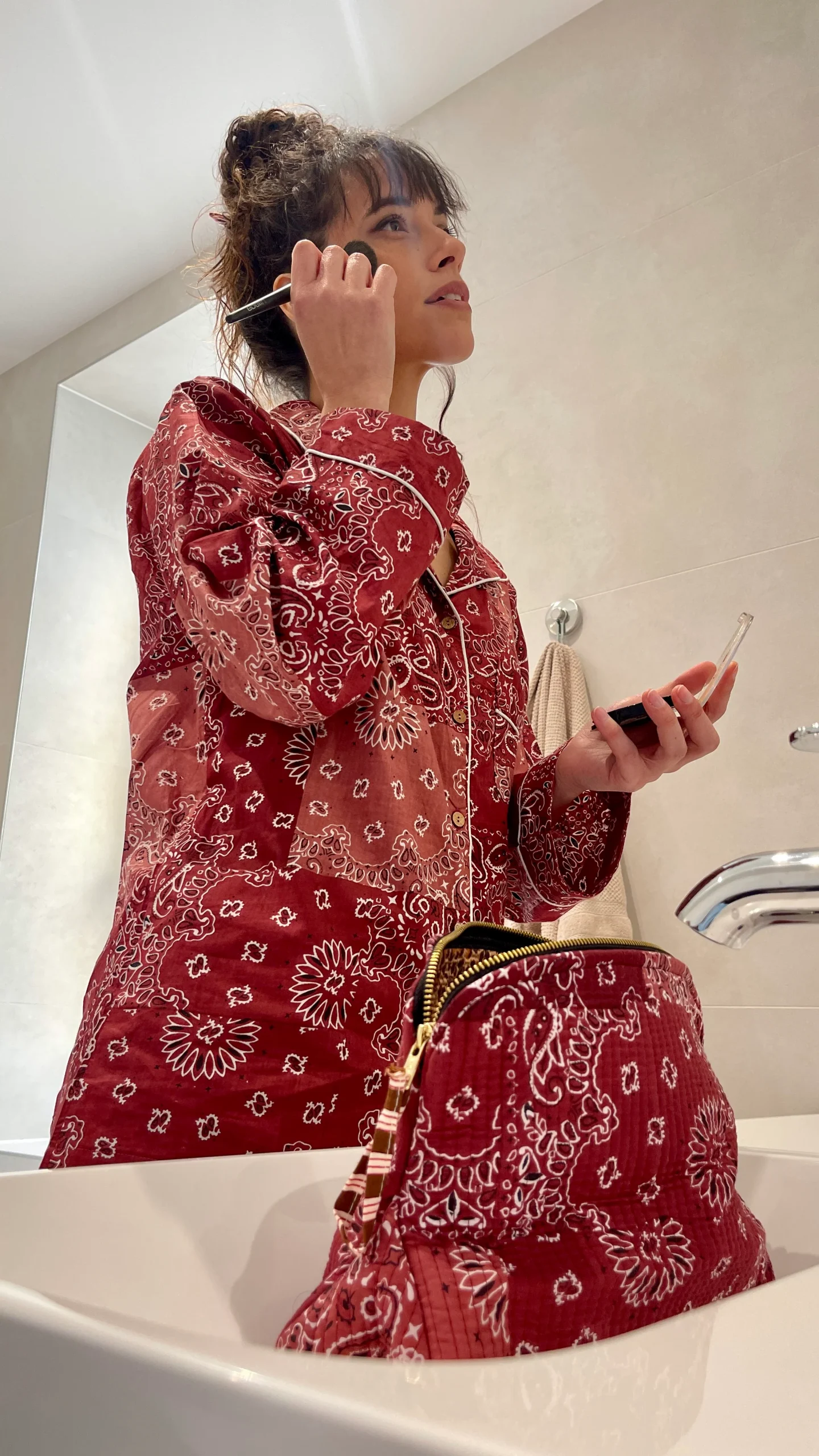 Pyjama pantalon Hari imprimé patchwork bandana bordeaux – Image 4