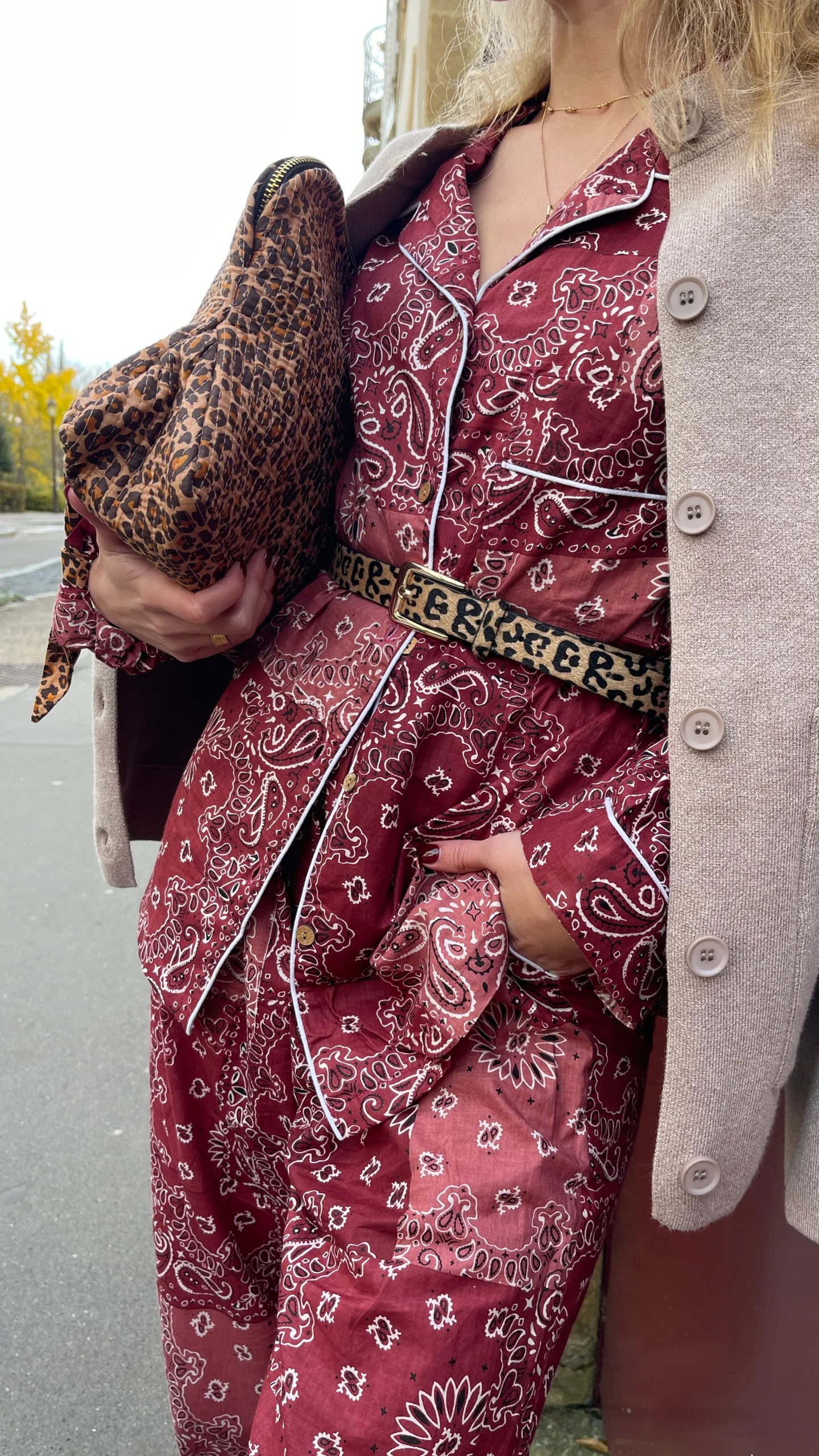 Pyjama pantalon Hari imprimé patchwork bandana bordeaux – Image 8