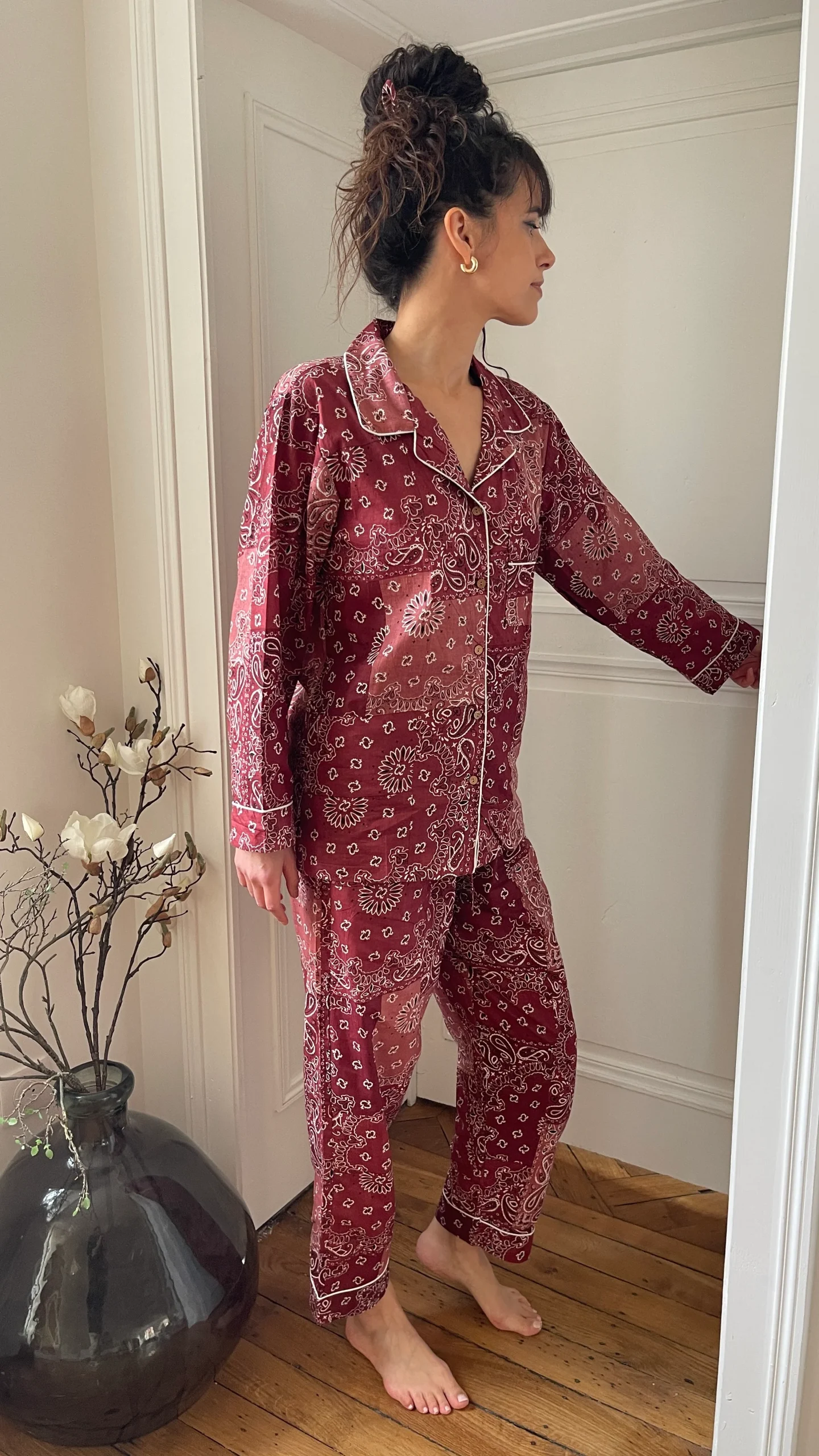 Pyjama pantalon Hari imprimé patchwork bandana bordeaux – Image 5