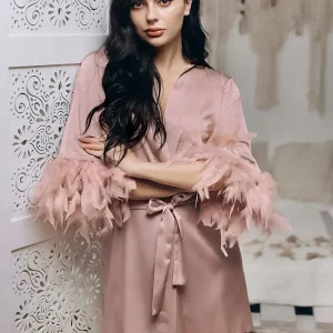 Robe de Chambre Élégante à Plumes Rose Champagne Flocon de Satin Signature